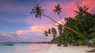 Pantai Ngurbloat di Maluku, Aksesibilitas dan Transportasi, Pantai Ngurbloat di Maluku, Aktivitas Wisata, Biaya dan Akomodasi, Pengalaman Unik