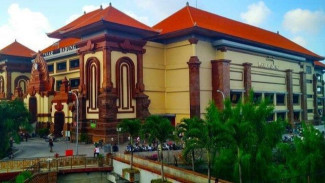 Pasar Badung, Pasar Badung: Pusat Oleh-Oleh Tradisional, Pasar Badung, Pasar Kumbasari: Surga Kerajinan dan Kuliner, Krisna Oleh-Oleh Khas Bali: Modern dan Terjangkau, Jalan Sulawesi: Sentra Kain dan Tekstil, Tips Berbelanja Hemat di Denpasar