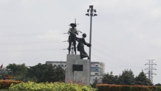 Tugu Tani, Tugu Tani: Simbol Perjuangan Rakyat, Tugu Tani, Patung Jenderal Sudirman: Wibawa Panglima Besar, Patung Kuda Arjuna Wijaya: Filosofi Kepemimpinan, Patung Kuda, Patung Dirgantara: Keberanian Menjelajahi Angkasa, Patung Pancoran, Patung Selamat Datang: Sambutan Hangat Jakarta, Patung Selamat Datang