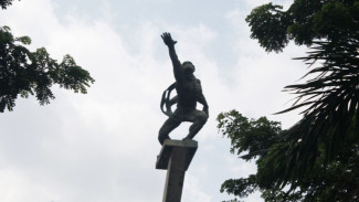 Patung Pancoran, Tugu Tani: Simbol Perjuangan Rakyat, Tugu Tani, Patung Jenderal Sudirman: Wibawa Panglima Besar, Patung Kuda Arjuna Wijaya: Filosofi Kepemimpinan, Patung Kuda, Patung Dirgantara: Keberanian Menjelajahi Angkasa, Patung Pancoran, Patung Selamat Datang: Sambutan Hangat Jakarta, Patung Selamat Datang