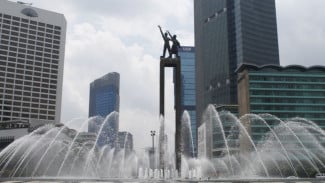 Patung Selamat Datang, Tugu Tani: Simbol Perjuangan Rakyat, Tugu Tani, Patung Jenderal Sudirman: Wibawa Panglima Besar, Patung Kuda Arjuna Wijaya: Filosofi Kepemimpinan, Patung Kuda, Patung Dirgantara: Keberanian Menjelajahi Angkasa, Patung Pancoran, Patung Selamat Datang: Sambutan Hangat Jakarta, Patung Selamat Datang