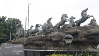 Patung Kuda, Tugu Tani: Simbol Perjuangan Rakyat, Tugu Tani, Patung Jenderal Sudirman: Wibawa Panglima Besar, Patung Kuda Arjuna Wijaya: Filosofi Kepemimpinan, Patung Kuda, Patung Dirgantara: Keberanian Menjelajahi Angkasa, Patung Pancoran, Patung Selamat Datang: Sambutan Hangat Jakarta, Patung Selamat Datang