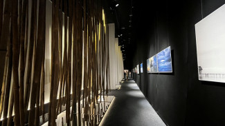 Pameran Fotografi 80 Tahun Keberagaman, Pameran Fotografi 80 Tahun Keberagaman, Makna Mendalam Bagian Akhir Pameran Museum , Mahkota dari Kesultanan Siak dan Ujung Biola WR Supratman, Lokasi Pameran dan Operasional