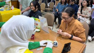 Ilustrasi cek gula darah, Mengapa Cek Gula Darah Penting?, Siapa yang Perlu Melakukan Cek Gula Darah?, Kapan Waktu Ideal untuk Cek Gula Darah?, Langkah-Langkah Pencegahan Berbasis Pemeriksaan Gula Darah, Ilustrasi cek gula darah