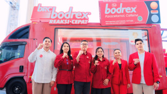 Mobil layanan pemeriksaan kesehatan dan pengobatan gratis