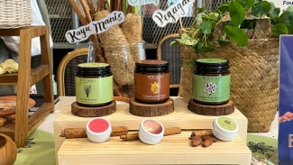 Produk Skincare dari Bahan Herbal, Belajar Serius Formulasi Skincare, Dari Trial ke Produk Siap Pakai, Identitas Lokal yang Kuat, Produk Skincare dari Bahan Herbal, Tantangan dan Harapan ke Depan