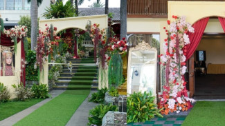 Outdoor wedding.