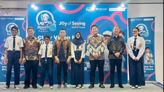 Seremoni Pemberian Kacamata Gratis dari ROTHO