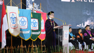 Wisuda President University