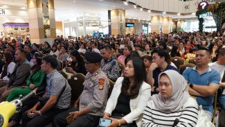 Pembagian hadiah dari program belanja Aeon Mall Deltamas