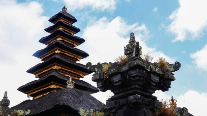 Pura Agung Besakih, Langkah-Langkah Naik Teman Bus dari Bandara ke Pelabuhan Sanur, Rute Teman Bus Koridor 2B: Bandara Ngurah Rai ke Sentral Parkir Kuta, Rute Teman Bus Koridor 5B: Sentral Parkir Kuta ke Matahari Terbit Sanur, Rute Alternatif dan Jadwal Operasional, Tips Perjalanan
