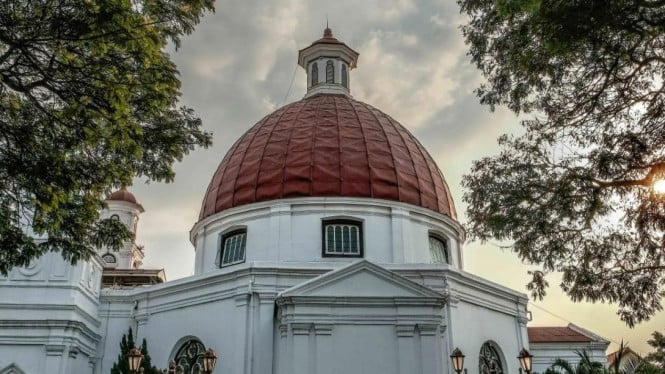 Little Netherland Semarang, 1. Kota Lama Semarang: Pesona Sejarah dengan Nuansa Eropa, 2. Tugu Muda: Ikon Perjuangan dengan Keindahan Taman, 3. Hutan Pinus Kayon: Surga Alam di Ketinggian, 4. Simpang Lima: Jantungan Kota yang Selalu Hidup, 5. Taman Indonesia Kaya: Ruang Terbuka Hijau yang Estetik