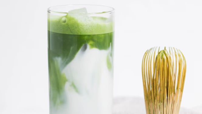Ilustrasi minuman matcha, 1. Kopi Susu, 2. Matcha, 3. Boba Milk Tea, 4. Dalgona Coffee, 5. Es Teh Tarik, 6. Yakult Green Tea, 7. Cheese Tea, 8. Fruit Tea, 9. Smoothie Bowl dalam Gelas, 10. Cold Brew