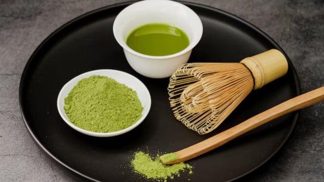 Ilustrasi matcha, Gangguan Penyerapan Zat Besi, Efek Samping Kafein, Potensi Kerusakan Hati (Hepatotoksisitas), Paparan Logam Berat, Reaksi Alergi dan Gangguan Pencernaan
