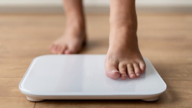 Ilustrasi kenaikan berat badan, Apa yang Terjadi Saat Kita Melewatkan Sarapan?, Sarapan Asal-asalan, Sama Buruknya dengan Tidak Sarapan?, Sarapan Sehat Bisa Bantu Menurunkan Berat Badan, Jadi, Mana yang Lebih Bikin Berat Badan Naik?, Tips Sarapan Sehat Biar Berat Badan Tetap Aman