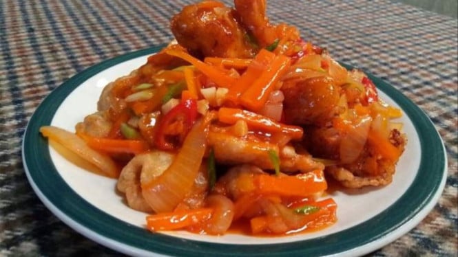 Ilsutarsi ayam saus asam manis, Bahan-bahan untuk Membuat Ayam Goreng Tepung Saus Asam Manis:, Untuk ayam goreng tepung:, Untuk saus asam manis:, Cara Membuat Ayam Goreng Tepung Saus Asam Manis: