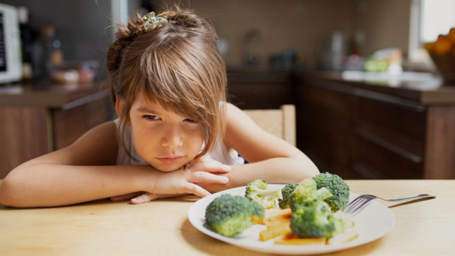 Ilustrasi anak tidak suka sayur, Mengapa Anak Sulit Menyukai Sayuran, 8 Cara Jitu Membuat Anak Menyukai Sayuran, Manfaat Sayuran untuk Tumbuh Kembang Anak, Tips Tambahan untuk Orang Tua