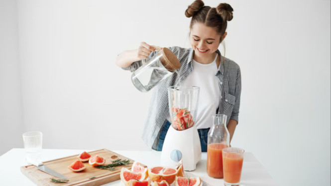 Ilustrasi blender, 1. Memaksakan Blender untuk Bahan Terlalu Keras, 2. Mengisi Blender Terlalu Penuh, 3. Menyalakan Blender Terlalu Lama, 4. Tidak Menambahkan Cairan Saat Menghaluskan, 5. Tidak Membersihkan Blender dengan Benar, 6. Menyimpan Blender di Tempat Lembap, 7. Tidak Mengecek Mata Pisau Secara Berkala