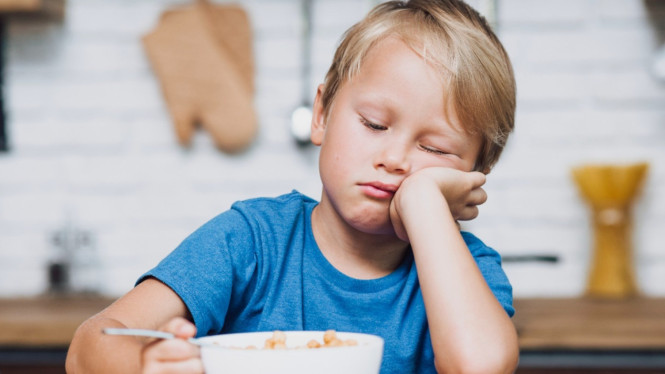 Ilustrasi anak GTM, 1. Anak Sedang Mencari Kontrol, 2. Masalah Sensori: Rasa dan Tekstur Baru, 3. Fase Picky Eater Itu Normal, Mitos vs Fakta Tentang Anak yang Susah Makan, Strategi Menghadapi Anak yang Menolak Makan, Kalau Anak Mengatakan Masakan Ibu Tidak Enak, Harus Bagaimana?, Risiko Jika Anak Dipaksa Makan