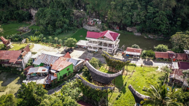 Pemakaman Lewo Sawangan Tana Toraja, Asal-Usul Mitos Langi' dalam Budaya Toraja, Lokasi dan Simbolisme Langi' dalam Ritual Adat, Daya Tarik Wisata Spiritual dan Budaya, Pelestarian Tradisi di Era Modern, Pengalaman Wisata yang Tak Terlupakan