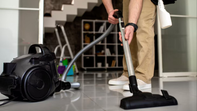 Ilustrasi Vacuum Cleaner, 1. Kosongkan Penampung Debu Secara Teratur, 2. Bersihkan atau Ganti Filter Secara Berkala, 3. Cek dan Bersihkan Sikat dan Selang, 4. Gunakan Sesuai Fungsinya, 5. Simpan di Tempat yang Kering dan Bersih, 6. Lakukan Servis Ringan Secara Rutin