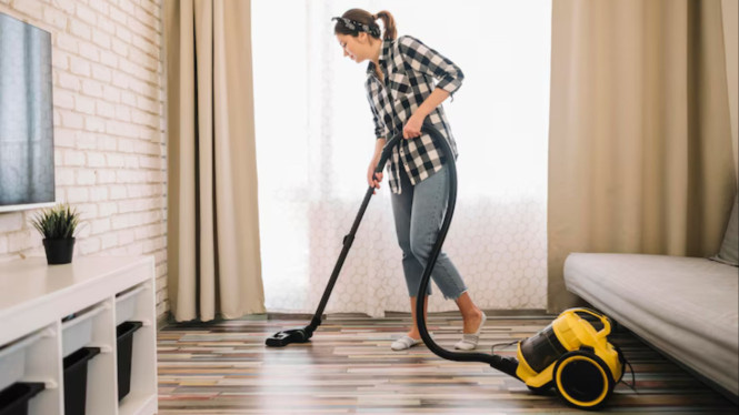 Ilustrasi Vacuum Cleaner, 1. Terlalu Lama Menggunakan Sekali Jalan, 2. Tidak Pernah Mengosongkan Penampung Debu, 3. Menghisap Benda yang Tidak Seharusnya, 4. Tidak Pernah Membersihkan Filter, 5. Menggulung Kabel Terlalu Kencang , 6. Menyimpan Vacuum Cleaner di Tempat Lembap, 7. Tidak Pernah Mengecek Sikat dan Selang