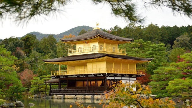 Ilustrasi kuil di Kyoto, Mengapa Lokasi Nyata dalam Game Menarik Wisatawan?, Destinasi Nyata dalam Game Open World Terkenal, Tips Berwisata ke Lokasi Game Open World, Dampak Game Open World pada Pariwisata Modern