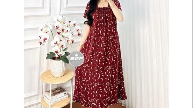 Ilustrasi daster untuk jalan, Daster Modern: Jauh dari Kesan Kuno, Loungewear Minimalis: Simpel tapi Tetap Trendi, Piyama Set Premium: Nggak Cuma Buat Tidur, Kombinasi Fashion + Self-Care = Liburan Anti Burnout, Tips Pilih Daster &amp; Loungewear yang Pas untuk Liburan di Rumah, Inspirasi Gaya Mix &amp; Match yang Bisa Dicoba