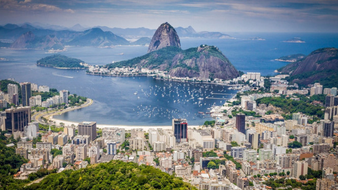 Rio De Janeiro, Kebijakan Bebas Visa untuk Brasil, Keindahan Alam Brasil, Budaya dan Kuliner Brasil, Pesona dan Keindahan Alam Indonesia, Gunung Bromo, Raja Ampat, Budaya dan Kuliner Indonesia, Perbandingan Aksesibilitas dan Aktivitas