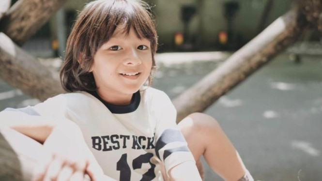 KOL Uniqlo Kids, Jaket Hoodie: Luaran Fungsional untuk Aktivitas Luar, Rok Model Celana: Kombinasi Keamanan dan Gaya, Kaos Polo: Fleksibel untuk Segala Situasi, Kaos Grafis: Stylish dan Nyaman, T-Shirt Serbaguna: Kesederhanaan yang Rapi, Pakaian Dalam: Kenyamanan dari Dalam, Tips Memilih Pakaian untuk Liburan Anak