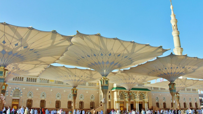 Masjid Nabawi, 1. Kelayakan Paspor, 3. Bukti Keuangan, 4. Tiket Pulang, 5. Bukti Penginapan, 6. Deklarasi Uang Tunai dan Barang Berharga, 7. Persyaratan Kesehatan, 8. Dokumen Tambahan untuk Haji dan Umrah