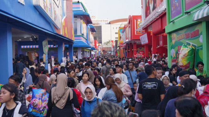 Jakarta Fair Kemayoran, Jadwal Operasional PRJ 2025, Harga Tiket Masuk dan Cara Pembelian, Daya Tarik Utama PRJ 2025, Konser Musik dengan Artis Ternama, Akses Transportasi ke PRJ 2025, Tips Menikmati PRJ 2025