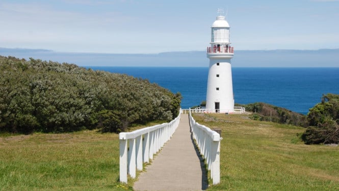 Lighthouse Australia, Mengenal Program Working Holiday Visa (WHV), Jenis Pekerjaan yang Tersedia bagi Peserta WHV, Potensi Penghasilan, Tips Sukses Bekerja dan Berwisata, Destinasi Wisata untuk Peserta WHV, Opera Sydney