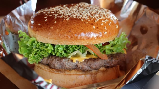 Ilustrasi burger, 1. Burger Rendang: Cita Rasa Nusantara yang Menggoda, 2. Burger BBQ Korea: Manis, Gurih, dan Tren Kekinian, 3. Burger Vegan Jamur: Pilihan Sehat dan Ramah Lingkungan, 4. Burger Truffle: Kemewahan dalam Setiap Gigitan, 5. Burger Mini Slider: Fleksibel dan Cocok untuk Berbagi