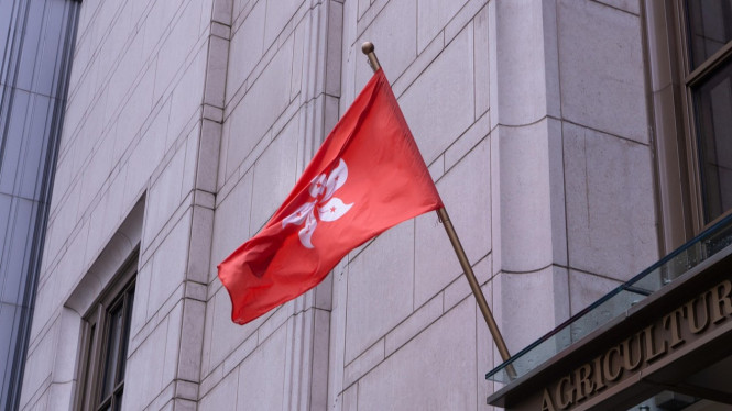 Bendera Hong Kong, Detail Kenaikan Biaya Paspor HKSAR, Kenaikan Biaya Visa dan Izin Masuk, Biaya Visa Kerja yang Signifikan, Dampak bagi Wisatawan dan Industri Pariwisata, City light Hong Kong, Persiapan bagi Pelancong Indonesia, Hong Kong sebagai Destinasi Wisata