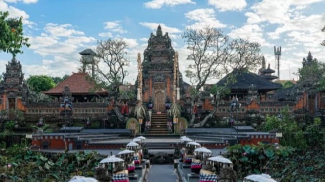 Ubud Water Palace, 1. Yogyakarta, DI Yogyakarta, 2. Solo, Jawa Tengah, 3. Magelang, Jawa Tengah, 4. Batu, Jawa Timur, 5. Bukittinggi, Sumatera Barat, 6. Tasikmalaya, Jawa Barat, 7. Salatiga, Jawa Tengah, 8. Singkawang, Kalimantan Barat, 9. Ubud, Bali, 10. Lovina, Bali