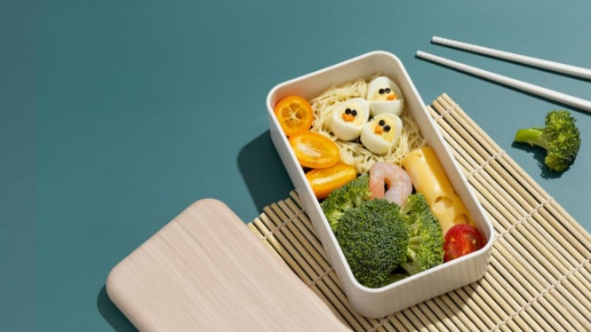 Ilustrasi bento, Prinsip Gizi Seimbang: PFC (Protein, Fat, Carbohydrate), 5 Ide Bekal Praktis &amp; Sesuai Lidah Indonesia, Bento Box Ala Indonesia: Menarik &amp; Rapi, Trik Efisiensi Senin Pagi