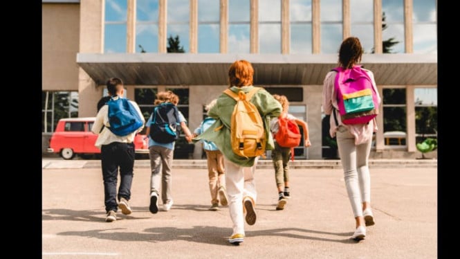 Ilustrasi ransel sekolah, 1. Jakarta Intercultural School (JIS), Jakarta Selatan, 2. Sekolah Cikal (Cikal Amri Setu / Cilandak), Jakarta Selatan, 3. SD Al‑Azhar (Pusat, Kelapa Gading), Jakarta, 4. ACG School Jakarta (Internasional, Cambridge), Jakarta Selatan, 5. HighScope Indonesia (TB Simatupang, Jakarta)