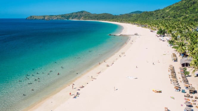 Palawan island, Cebu dan Bohol: Petualangan Alam dan Budaya, Cebu Heritage Monument, Metro Manila: Pusat Sejarah dan Modernitas, Boracay: Surga Pantai dengan Sentuhan Halal, Palawan: Keindahan Alam yang Memukau, Palawan island