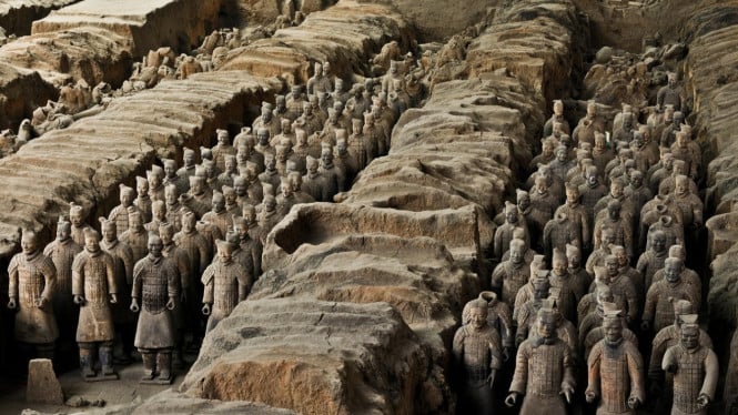Terracotta Army, Kehebatan Teknologi Dinasti Qin, Makna Simbolis dan Militer, Misteri Warna yang Hilang, Terracotta Army, Daya Tarik Wisata dan Pelestarian, Warisan Abadi Terracotta Army