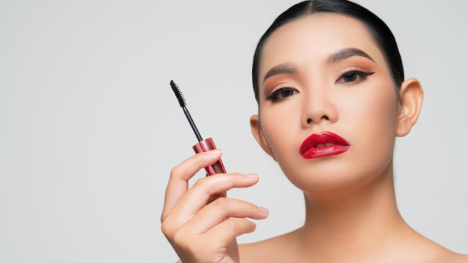 Ilustrasi Makeup, Apa Itu Coverage Ringan?, Pilihan Produk: Tinted Moisturizer, BB Cream, Cushion, Tips Memilih Produk yang Tepat, Teknik Aplikasi Agar Natural, Kesalahan Umum yang Harus Dihindari