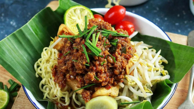 Ilustrasi toge goreng betawi, Bahan dan Cara Pembuatan, Cita Rasa yang Memikat, Tempat Menikmati Toge Goreng Autentik, Daya Tarik Kuliner Toge Goreng