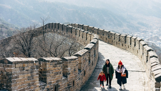 Great Wall of China, Latar Belakang Kebijakan Bebas Visa China, Daftar 74 Negara Bebas Visa 30 Hari, Status Indonesia: Bebas Visa Transit 10 Hari, Dampak Kebijakan pada Pariwisata, Tips untuk Wisatawan Indonesia