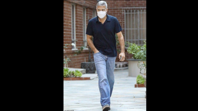 George Clooney Representasi Stylish over 50