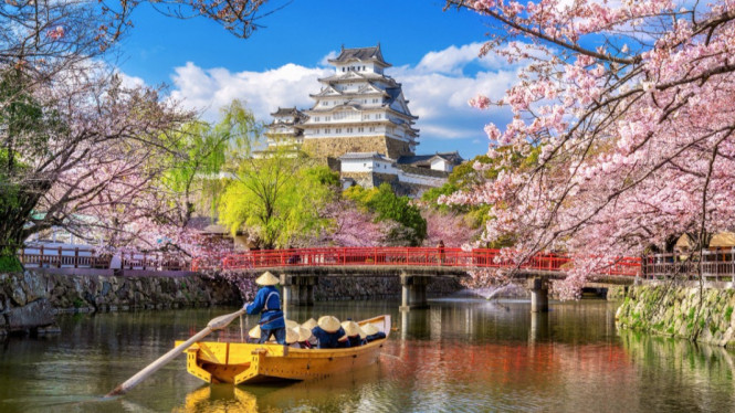 Ilustrasi suasana Jepang, 1. Danshari , 2. Ikigai, 3. Minimalisme, 4. Wabi-Sabi, 5. Shinrin-Yoku atau Forest Bathing