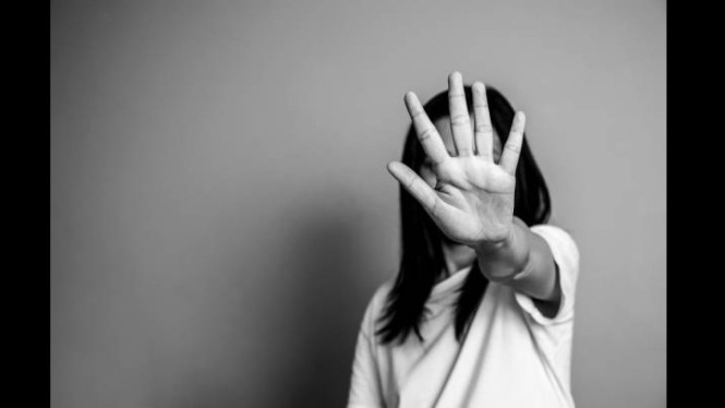 Ilustrasi pelecehan seksual, Tetap Tenang dan Jangan Menyalahkan Anak, Jaga Keamanan Anak dan Kumpulkan Informasi Awal, Laporkan ke Pihak Berwenang, Jangan Tutup-Tutupi, Dukung Pemulihan Psikologis Anak, Tuntut Tanggung Jawab Sekolah, Jangan Merasa Sendiri: Libatkan Dukungan Sosial