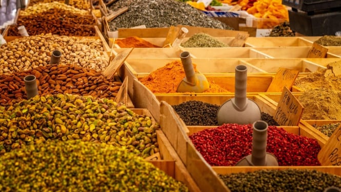 Ilustrasi rempah, Peran Rempah dalam Kuliner Indonesia, Tantangan Kualitas dan Produktivitas Rempah, Potensi Rempah Indonesia di Pasar Global, Peluang Rempah dalam Pariwisata Halal