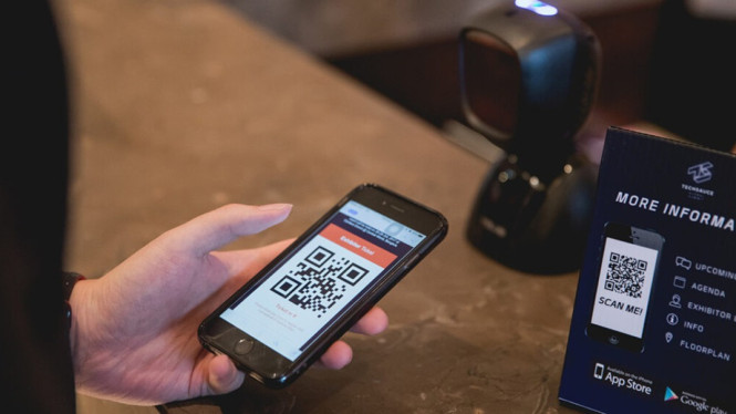 Ilustrasi Inovasi AI dan Iot di Bisnis Event Organizer, 1. Otomatisasi Proses Registrasi dengan Chatbot, 2. Sistem Rekomendasi Konten, 3. Manajemen Pengunjung, 4. Analisis Prediktif , 5. Dashboard Real-Time