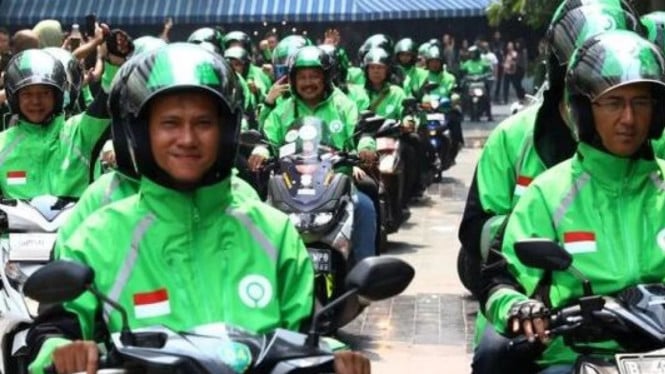 Ilustrasi Ojek Online, 1. Driver Online, 2. Kurir dan Layanan Antar Makanan, 3. Freelancer Kreatif, 4. Tutor Online dan Pengajar Kursus, 5. Pembuat Konten dan Influencer, 6. Virtual Assistant dan Pekerjaan Administratif Online, 7. Pekerjaan Mikro di Platform Digital