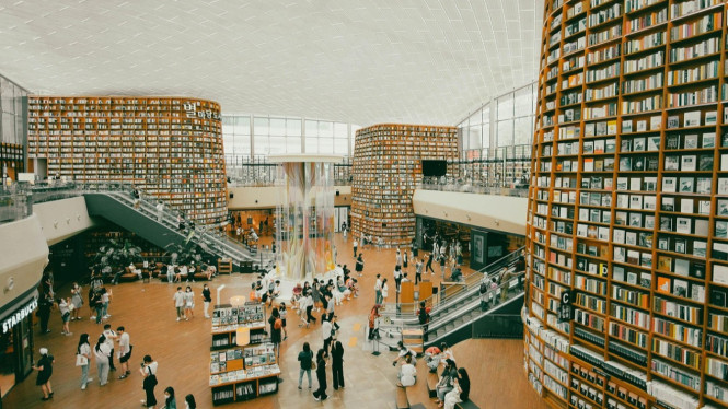 Ilustrasi perpustakaan, 1. Perpustakaan Nasional Republik Indonesia, 2. Perpustakaan Cikini (Taman Ismail Marzuki), 3. Perpustakaan Kementerian Pendidikan, Kebudayaan, Riset, dan Teknologi (Kemendikbudristek), 4. Freedom Institute Library, 5. Perpustakaan Jakarta (PerpusJak)
